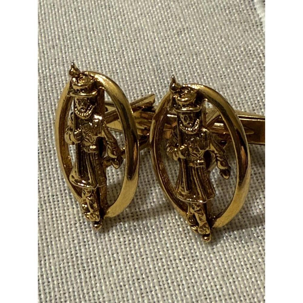 Vintage Mens Jewelry Shields Beefeater Guard England Gold Tone Metal Cuff Links